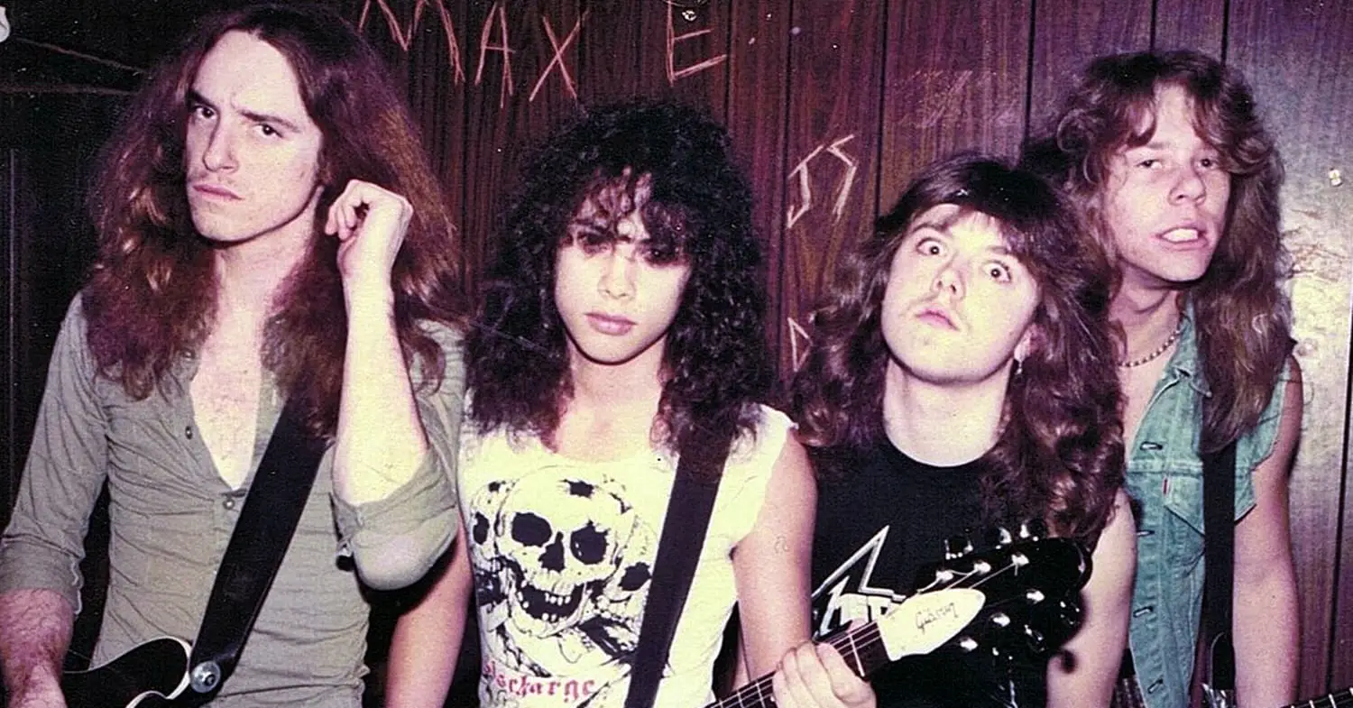 Testemunhe o Metallica em seu auge criativo em 1983, ano em que desencadearam o poderoso álbum 'Kill 'Em All'. Nesta imagem, a banda exala determinação e inovação, definindo o futuro do thrash metal e deixando uma marca indelével no cenário musical.