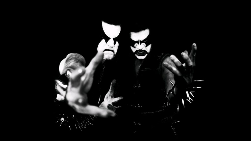 Descubra o universo provocador do Black Metal Norueguês, uma revolução musical marcada por extremismo e controvérsias desde os anos 90. Liderado por Varg Vikernes, o Inner Circle, com bandas icônicas como Mayhem e Burzum, desafiou normas e incendiou igrejas. Explore a meca do gênero e os bastidores do movimento em uma jornada única pela história da música e da infâmia. Desvende os segredos por trás do assassinato de Euronymous, o ponto de virada que marcou o declínio desse movimento radical. Prepare-se para uma imersão visceral no caos sonoro do Black Metal Norueguês.
